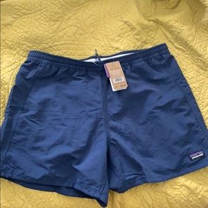 Brand new Patagonia women’s Baggies